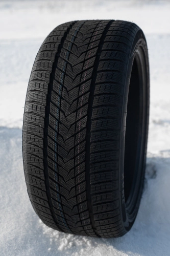 фото протектора и шины WINTERHAWKE II Шина ZMAX WINTERHAWKE II 255/55 R18 109H