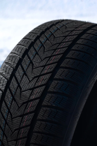 фото протектора и шины WINTERHAWKE II Шина ZMAX WINTERHAWKE II 255/55 R18 109H