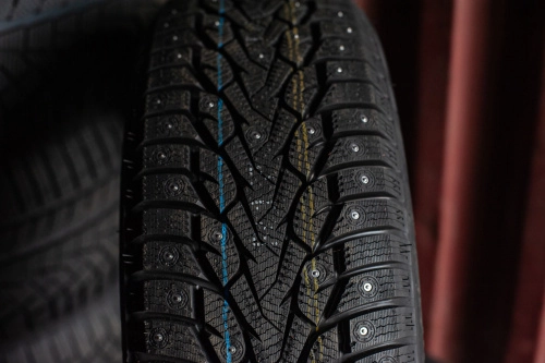 фото протектора и шины WINTERNOVA STUD III Шина ZMAX WINTERNOVA STUD III 245/60 R18 109T